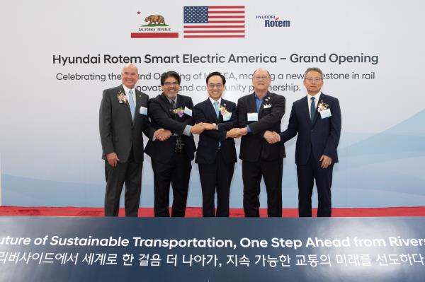 From left: Riverside City Manager Mike Futrell, Los Angeles Metro Senior Executive Officer Jesus Montes, Hyundai Rotem CEO Lee Yong-bae, Riverside City Councilmember Chuck Conder, and South Korean Consul General in Los Angeles Kim Young-wan shake hands at the opening ceremony of Hyundai Rotem Smart Electric America in Riverside, California, Thursday. (Hyundai Rotem)